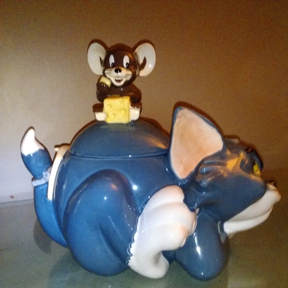 Warner Brothers Vintage Tom and Jerry ceramic cookie jar